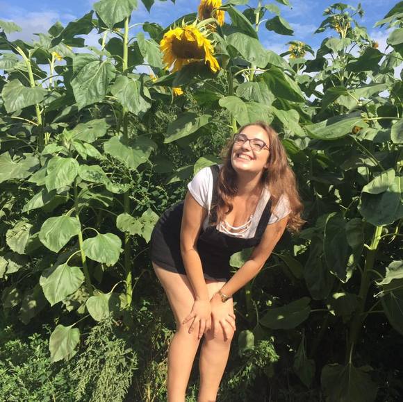 Meet your Posher, Daniela - Picture 1 of 1